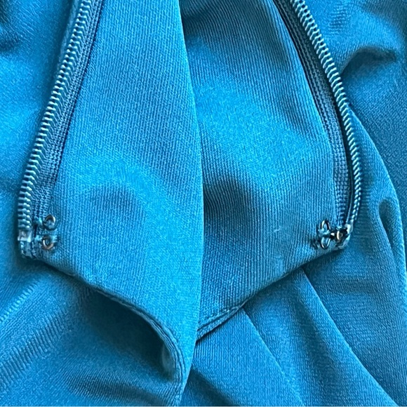 Laundry by Shelli Segal Teal gown w/ beading - Picture 12 of 15